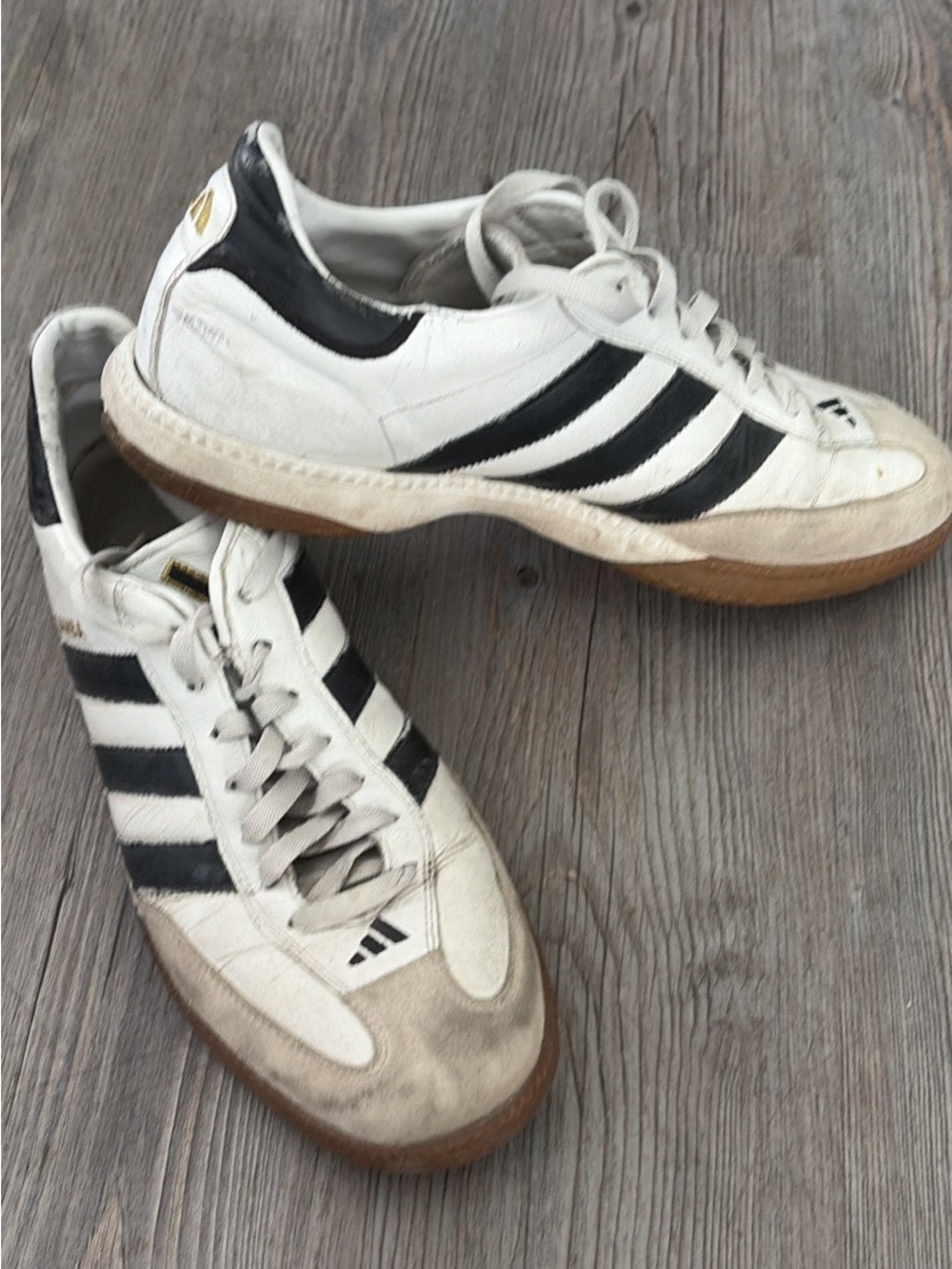 Adidas Sambas. White and Black Low-Top Leather Sneakers